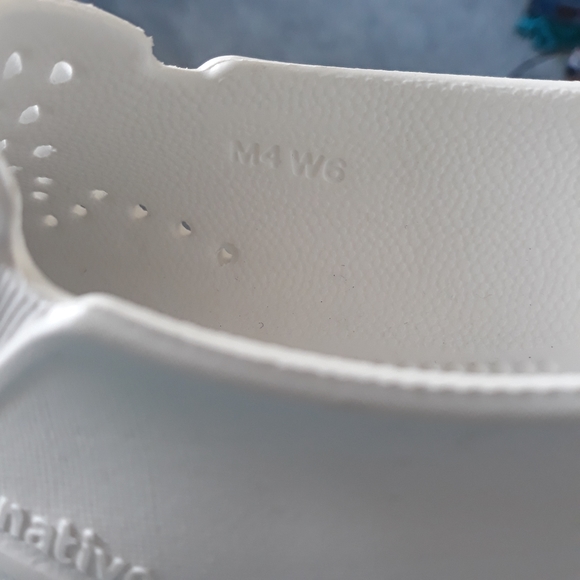 NWOT Native Shoes size 6 - Picture 5 of 6